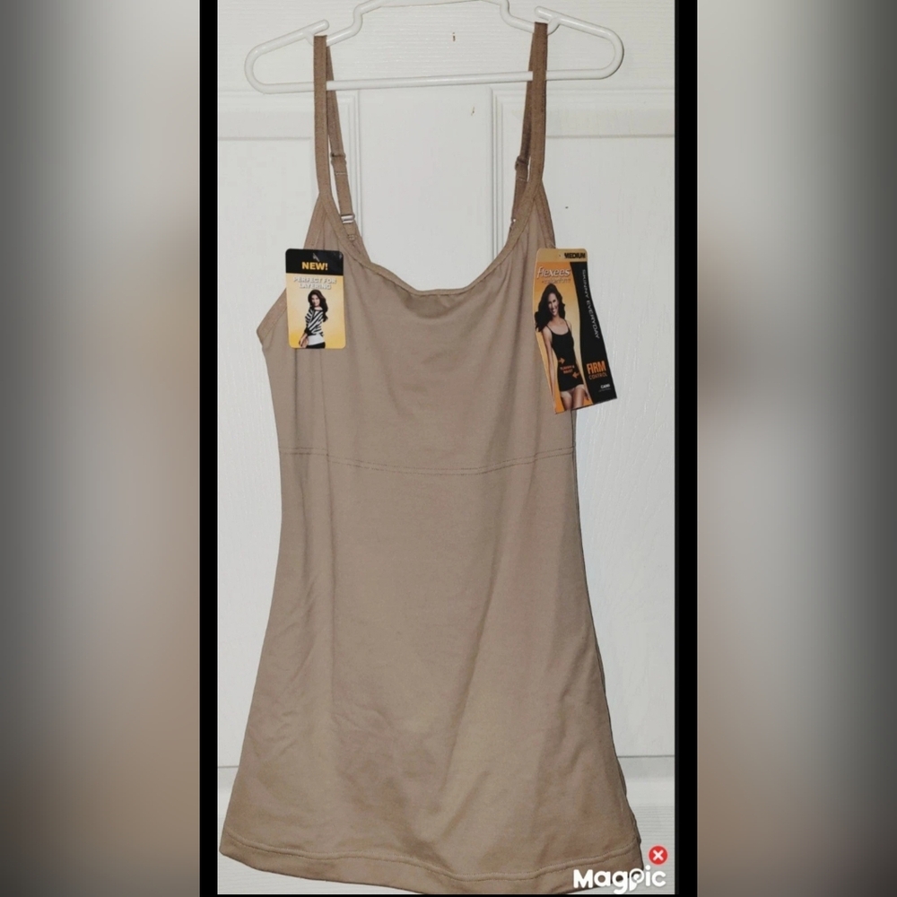 NWT Maidenform Flexees Sculpts Tummy And Waist Shapewear Firm Cami Women Med